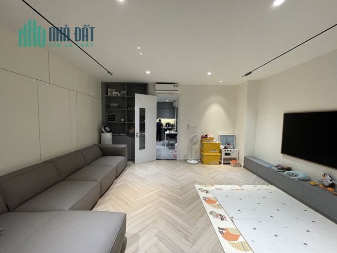 Nguyễn Lương Bằng, Đống Đa, phân lô, nhà đẹp ở ngay, oto tránh, 90m2 giá chỉ 20 tỉ