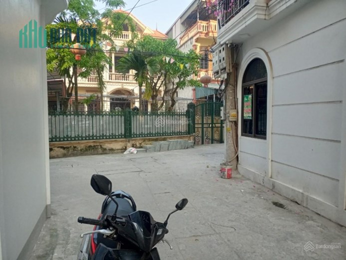Bán đất tặng nhà Lê Trọng Tấn  ô tô đỗ gần, , S = 57m2, 4 , giá 4 tỷ. LH 0969435469