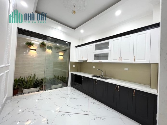 Bán nhà phố Thái Thịnh, 20m ra phố, thang máy, ô tô vào nhà, kinh doanh, 62m, 13,4 tỷ