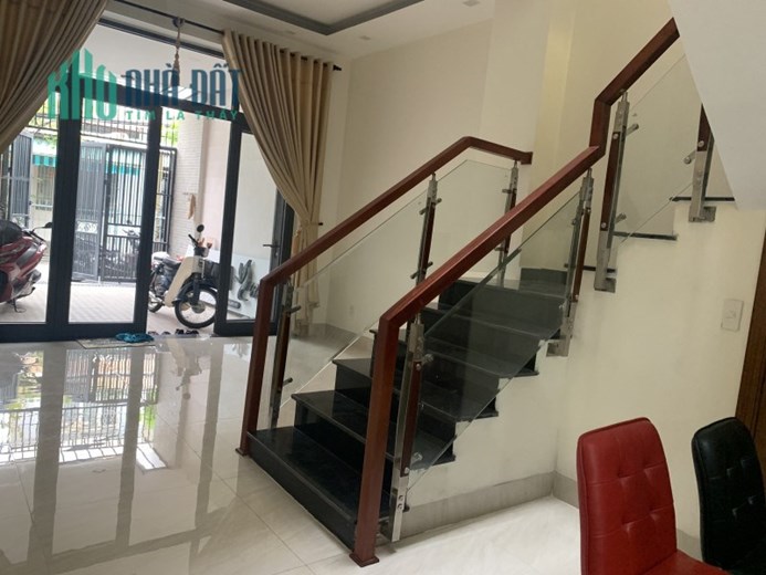 Bán nhà 814 Trần Cao Vân 3 tầng x 75m2 có gara ô tô đậu