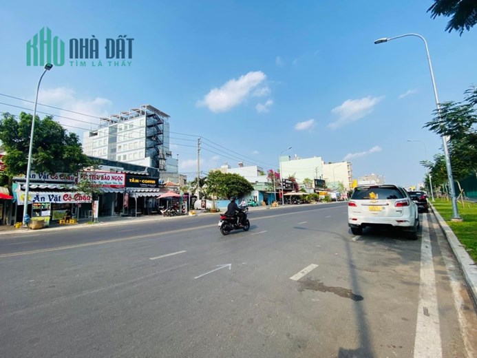 Bán nhà Cấp 4, Mặt tiền 30m Bờ Bao Tân Thắng 1, DT: 4x17m, xây dựng 8 tầng, giá : 10.5 tỷ