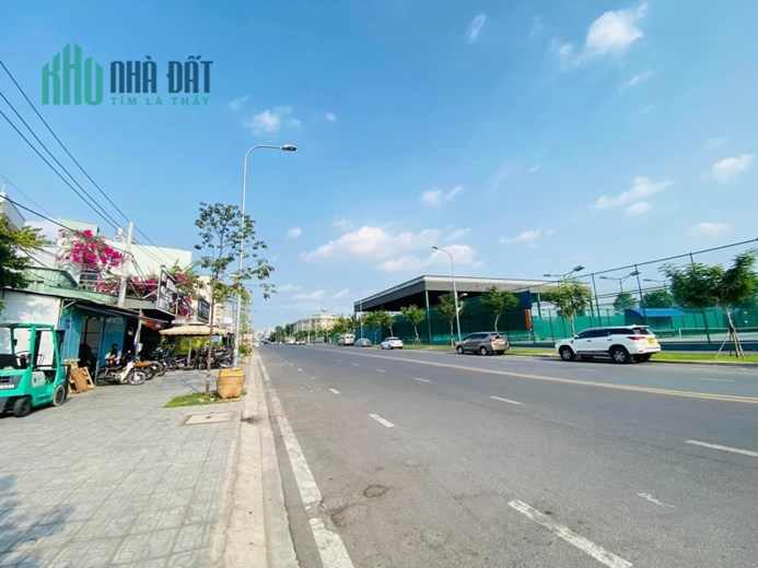 Bán nhà Cấp 4, Mặt tiền 30m Bờ Bao Tân Thắng 1, DT: 4x17m, xây dựng 8 tầng, giá : 10.5 tỷ