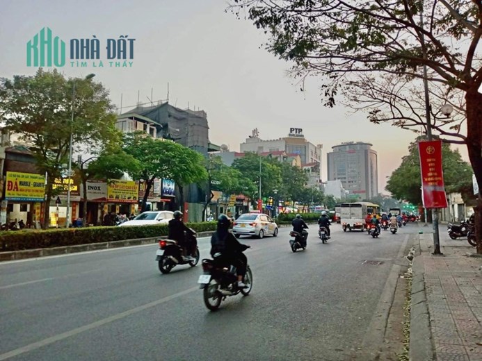Chính chủ nhờ bán 55m² đất phố Chu Huy Mân, Long Biên, Hà Nội, giá hơn 3 tỷ.