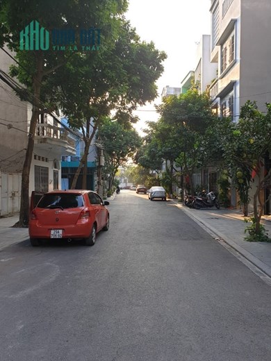 Chính chủ nhờ bán 55m² đất phố Chu Huy Mân, Long Biên, Hà Nội, giá hơn 3 tỷ.
