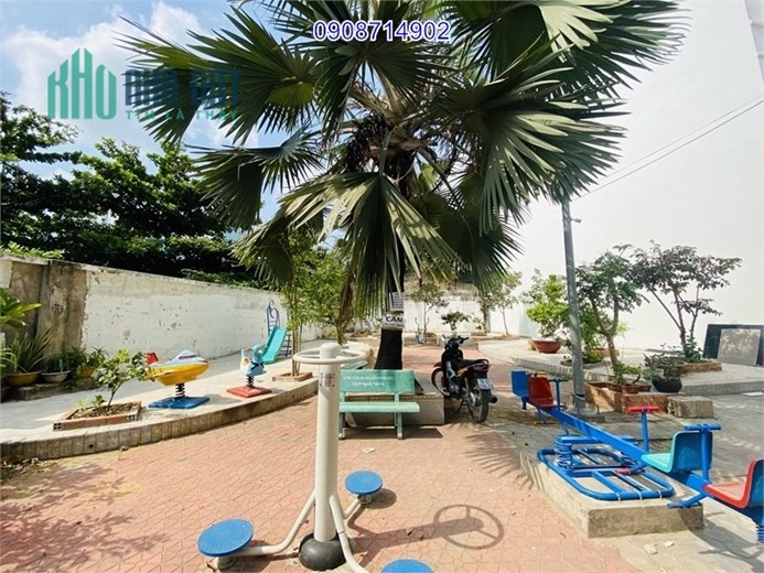 Nhà 4 tầng MT Tô Hiệu_Hòa Bình 4,5x16m sổ riêng full nội thất cách chợ Cây Keo 200m giá 9,3 tỷ TL