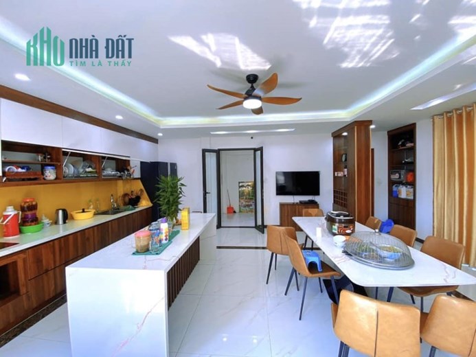 BÁN NHÀ ĐỖ QUANG- CẦU GIẤY DT 50M, 5 TẦNG, MT 14M, GIÁ 21 TỶ.KD, Ô TÔ DỪNG ĐỖ.
