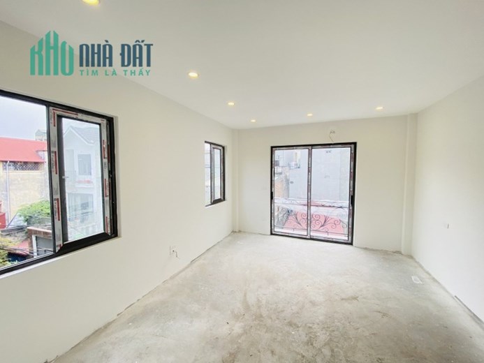 Bán nhà Phương Mai Ở LUÔN 40m2 x 4T, ngõ tỏ, thông tứ phía, 5 tỷ, lh 0966037496