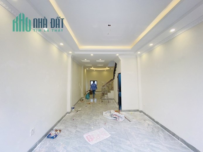 Bán nhà Phương Mai Ở LUÔN 40m2 x 4T, ngõ tỏ, thông tứ phía, 5 tỷ, lh 0966037496