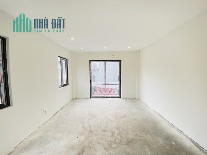 Bán nhà Phương Mai 50m2 x 4T, MT 4m, ngõ thông tứ phía, rộng, nhà xây kiên cố, 5.5tỷ, lh 0966037496