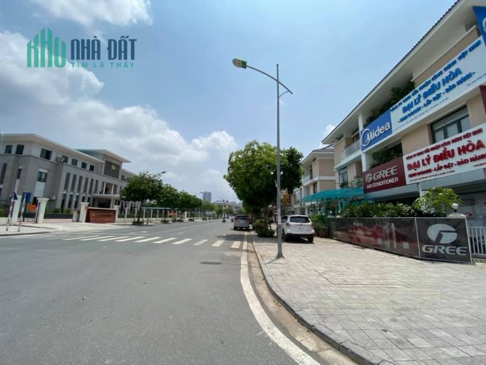 Hạ Sốc! Chỉ 7.5 Tỷ Nhà 5 Tầng KĐT Dương Nội, P/Lô Vỉa Hè, Tiện Ích 5 Sao 50m – 7.5 tỷ
