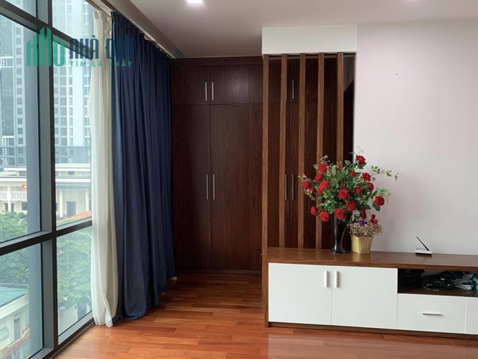 Bán tòa văn phòng 106 Hoàng Quốc Việt, 80m2 7 Tầng Thang Máy – Oto 23.5 Tỷ