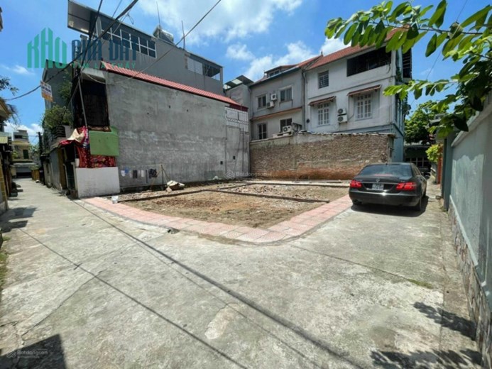 Bán đất trung tâm Trâu Quỳ-Siêu phẩm lô góc 37m2 ô tô thông,tầm giá 3 tỷ.0982852808