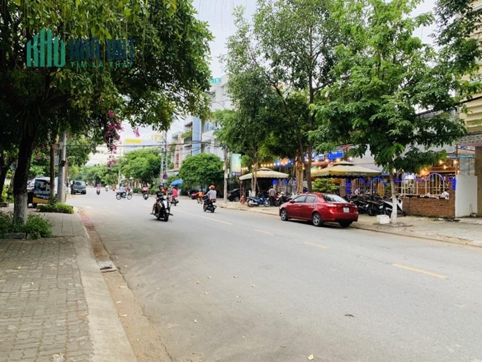 TRUNG TÂM SƠN TRÀ, SÁT BIỂN MỸ KHÊ.
LÔ GÓC, KINH DOANH VIP CHỈ 2.8 TỶ. RẺ HƠN ĐẤT KIỆT
