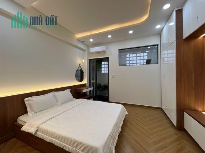 Ngộp Bán nhà Đường Tô Hiệu - 70m2 - Hẻm 10m - 4 tấm BTCT