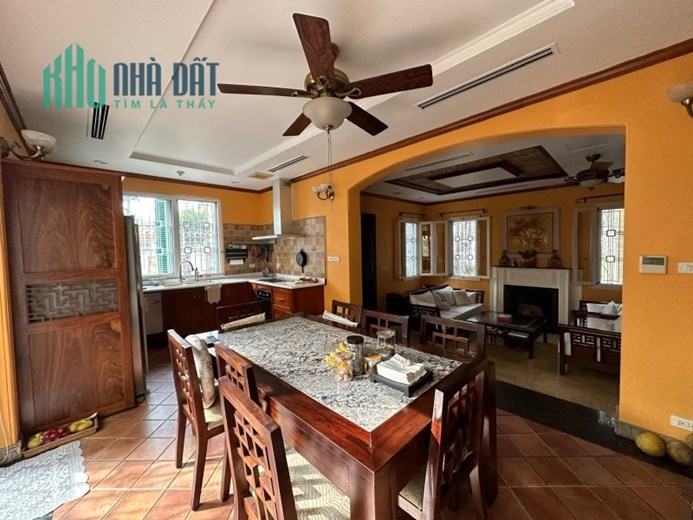 Biệt thự VIP KĐT Việt Hưng, Lô góc, nội thất xịn xò, DT 230m2 x 4T, MT 25m, nhỉnh 44 tỷ