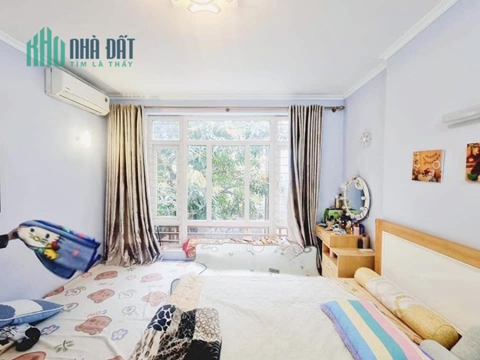 Cổ Nhuế, Nhà  Đẹp Ở Ngay, 40m 5 tầng, MT 4.8m 3.95 tỷ. Bắc Từ Liêm.