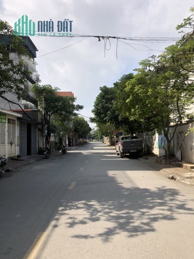 Bán nhà mặt phố Giang Biên, vỉa hè, KD, 100m2, 3T, giá chỉ 9 tỷ.