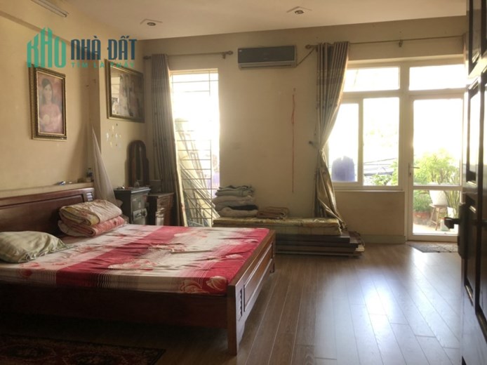 Bán nhà mặt phố Giang Biên, vỉa hè, KD, 100m2, 3T, giá chỉ 9 tỷ.