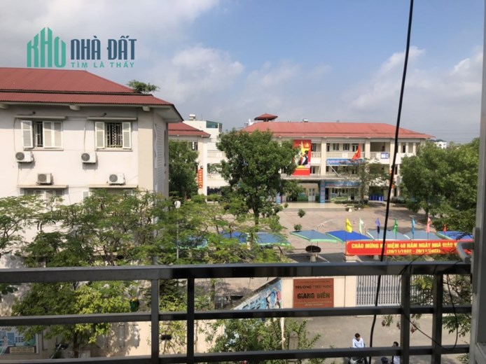 Bán nhà mặt phố Giang Biên, vỉa hè, KD, 100m2, 3T, giá chỉ 9 tỷ.