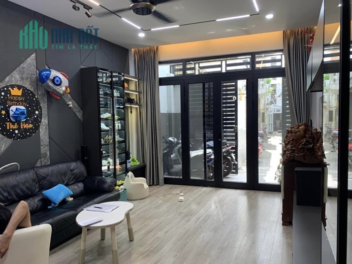 Cho thuê nhà 3L 5x6 hxh 8m Đ Trần Bình Trọng, p1, q10 giá chỉ 17T/T