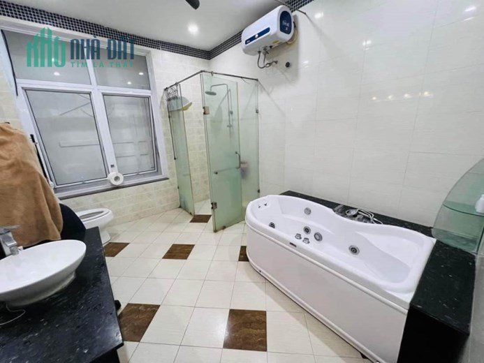 BÁN NHÀ PHÂN LÔ HÀO NAM. DIỆN TÍCH 50m2, 5 tầng, mặt tiền 5,3m. Ô tô đỗ cửa, nhà đẹp ở ngay
