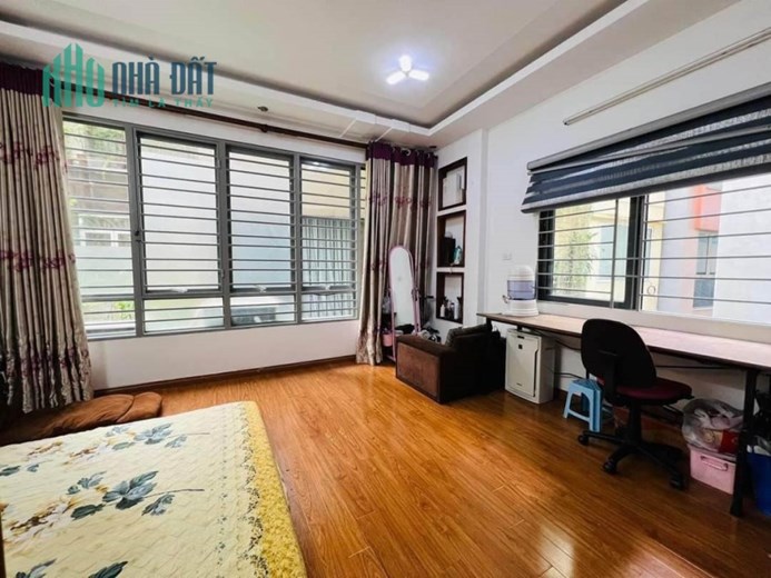 BÁN NHÀ PHÂN LÔ HÀO NAM. DIỆN TÍCH 50m2, 5 tầng, mặt tiền 5,3m. Ô tô đỗ cửa, nhà đẹp ở ngay