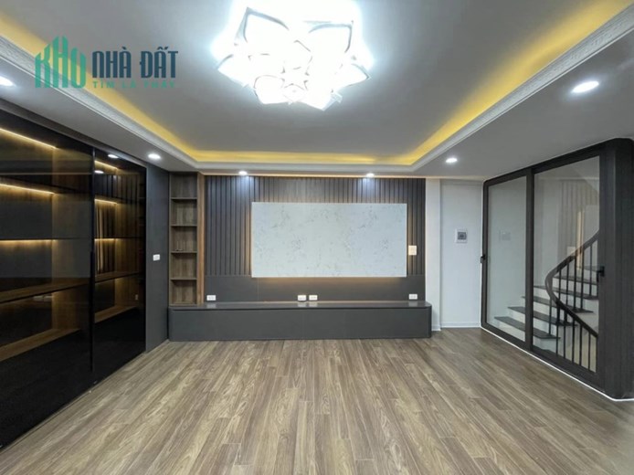 Bán nhà  Phạm Ngọc Thạch, Đống Đa, 45m, 5 tầng Thang máy, MT 5m, lô góc, 3 thoáng, giá 8 tỷ 3.