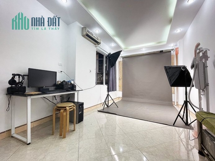 Bán nhà Lạc Long Quân 42m2, 4T, 6m, 4.25 tỷ, Tây Hồ, lô góc.
