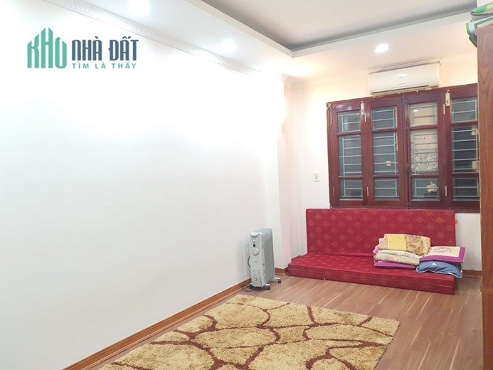 Bán nhà Lạc Long Quân 42m2, 4T, 6m, 4.25 tỷ, Tây Hồ, lô góc.