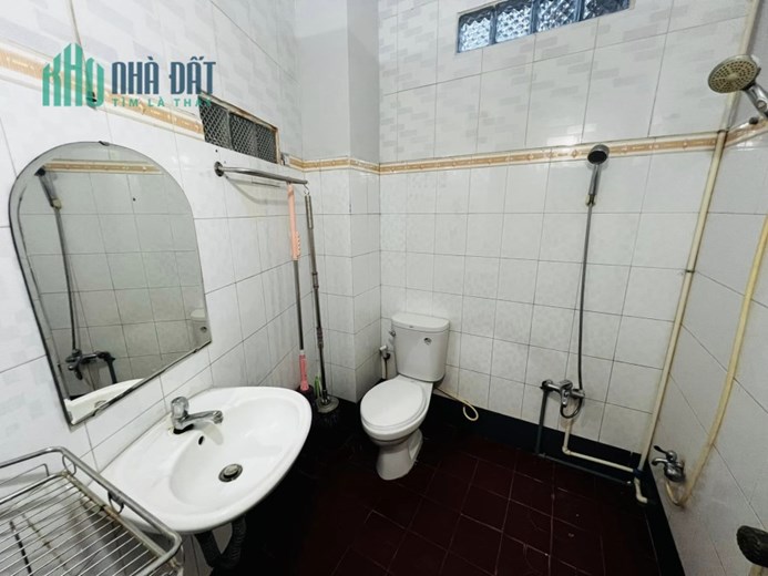 Gấpbán nhà cách 20m ra NguyễnVănNghi Chợ Gòvấp 65m 3tầng Giá 6tỷ8TL.