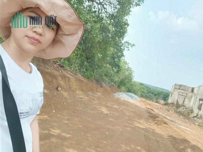 Gia Đình Kẹt Tiền Cần Bán Lô Đất Để Lo Chi Phí Cho Con Gái Đi Du Học Tại Anh, Nên Cần Bán Gấp.