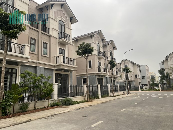 Bán biệt thự 135m2 siêu hiếm chỉ 6 tỷ xxx cách Long Biên 10km
