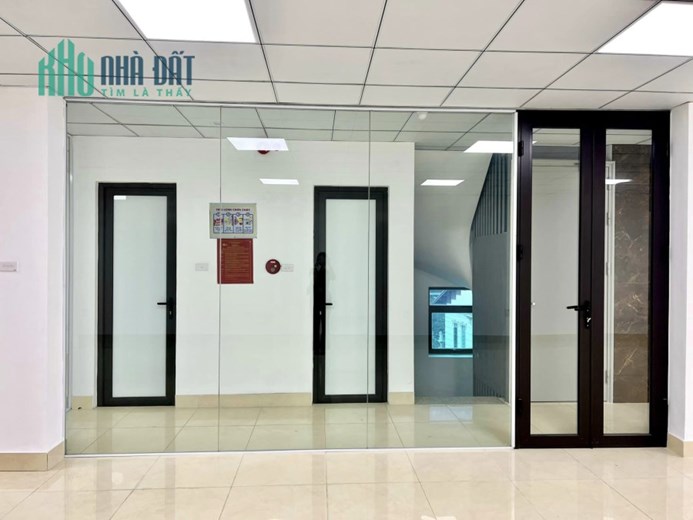 Bán tòa nhà văn phòng 10 tầng kết hợp Penthouse đường Võ Chí Công, , 170m2, MT 9,2m, 53 tỷ
