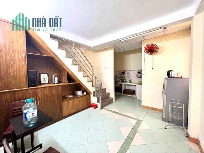 Nhà Lưu Chí Hiếu, Tân Phú, 65m2, hẻm xe Vinfast VF8, 4.4 tỷ