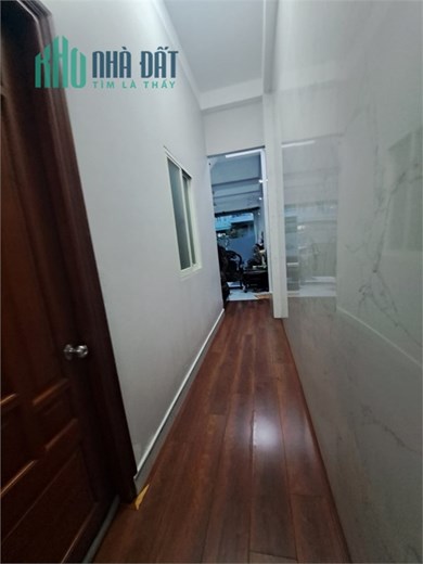 MẶT TIỀN ĐƯỜNG SỐ-XE HƠI NGỦ TRONG NHÀ-KẾ BÊN CHỢ TÂN QUY