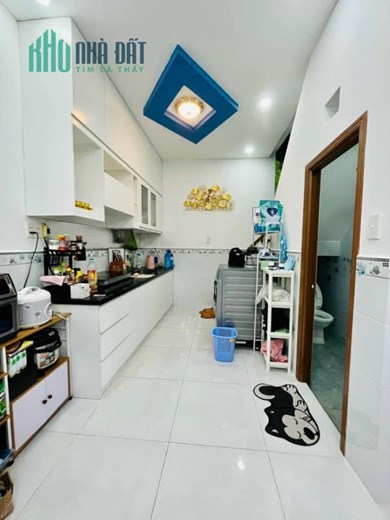 Nhà mới ở ngay đường chiến lược, hẻm 4m, 2 tầng, 30m2 chỉ 3.45 tỷ, sổ vuông.