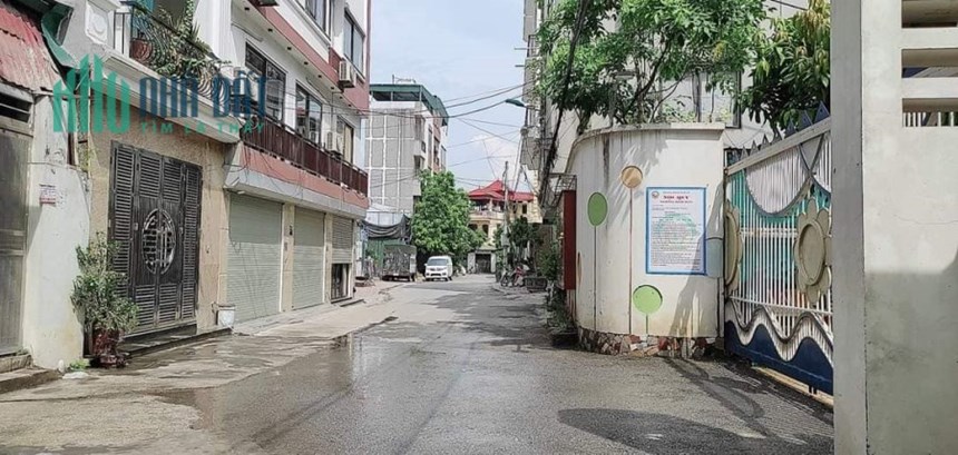 NHÀ MỚI - LÔ GÓC - TRUNG TÂM BỒ ĐỀ - NGÕ Ô TÔ - 1 NHÀ RA Ô TÔ TRÁNH.GIÁ 5TYRXX... DT 43 M2.