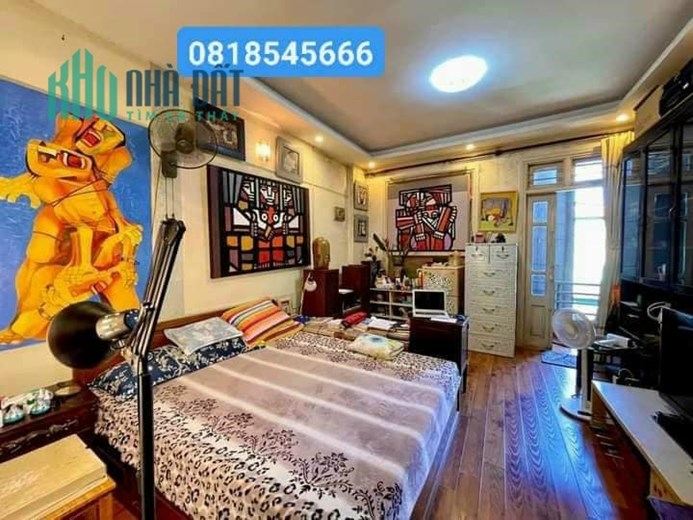 NHÀ ĐẸP PHỐ CỔ 5 TẦNG ÔTÔ ĐẬU ĐỖ CỔNG NHÀ MÌNH LUÔN - DT: 57M2 SỔ ĐỎ MT: 4.2M 3 PHÒNG NGỦ RỘNG