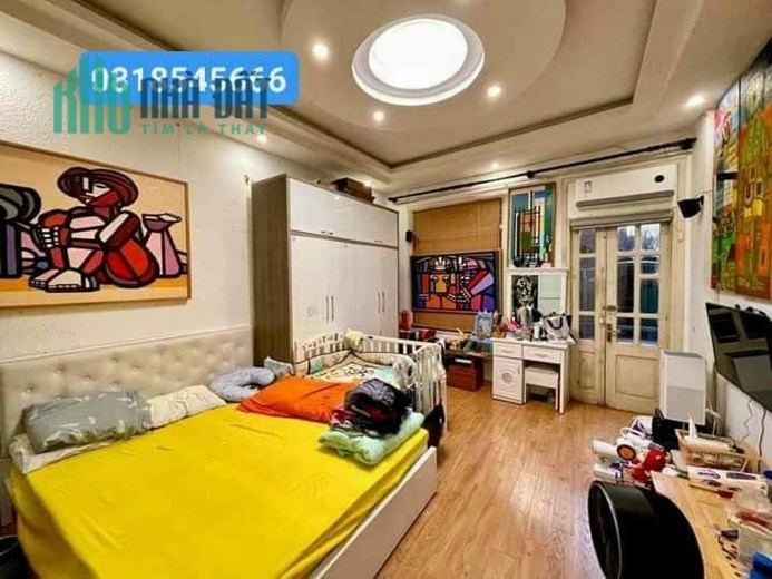 NHÀ ĐẸP PHỐ CỔ 5 TẦNG ÔTÔ ĐẬU ĐỖ CỔNG NHÀ MÌNH LUÔN - DT: 57M2 SỔ ĐỎ MT: 4.2M 3 PHÒNG NGỦ RỘNG