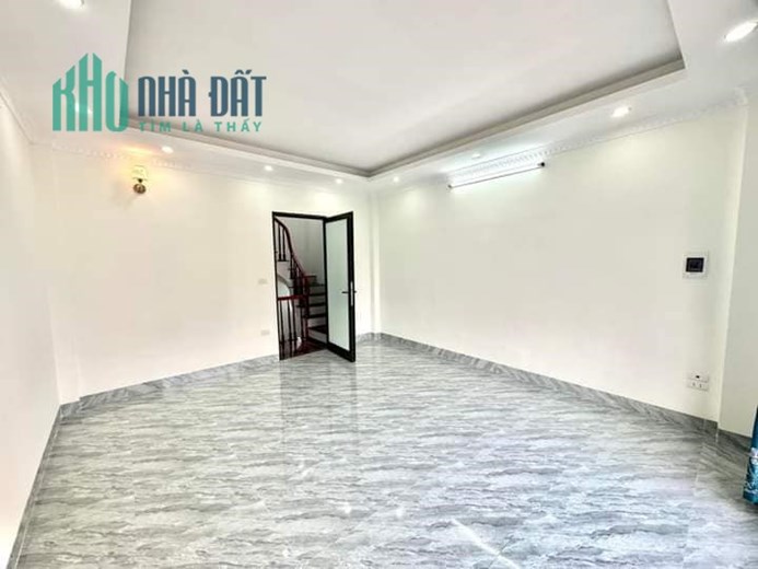 Bán Nhà Ngõ Nguyễn Văn Cừ, Long Biên, Gần Cầu Chương  Dương, 35m2, 5T chỉ 3,55 tỷ