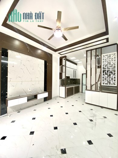 Bán Nhà Ngô Gia Tự Thông Sang Đức Giang, Long Biên 5T, 35m2 Chỉ 2,8 tỷ