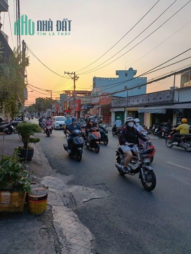 Bán nhà mặt tiền đường số 612 Phạm Văn Chiêu Gò Vấp.
Diện tích 4,7x22 nhà nở hậu 8,8mét.
Diện tích
