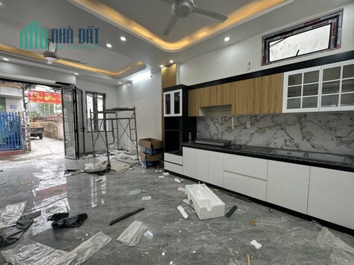 Bán nhà xây mới ngõ nông, 4 tầng 4 ngủ cực đẹp GIÁ 2.7 tỉ phố Thư Trung - Văn Cao