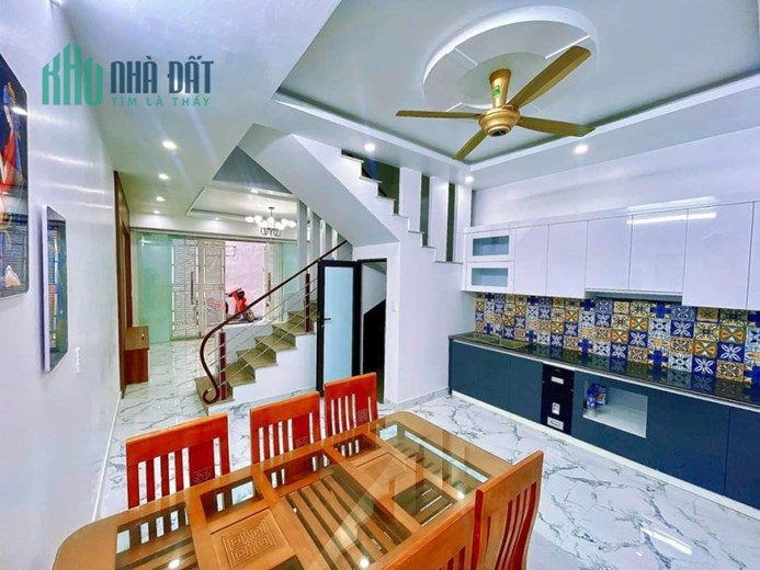 Bán nhà Trung Hành diện tích 42m x 3.5 tầng đẹp GIÁ 2.35 tỉ ngõ nông, cả nội thất
