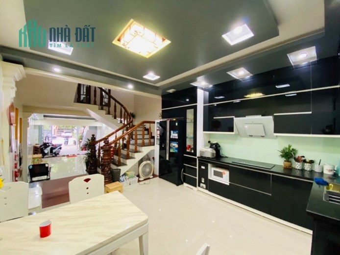 Bán nhà dân xây độc lập sân cổng riêng đường 30m Thư Trung _ Văn Cao 92m x 4 tầng GIÁ 7.79 tỉ