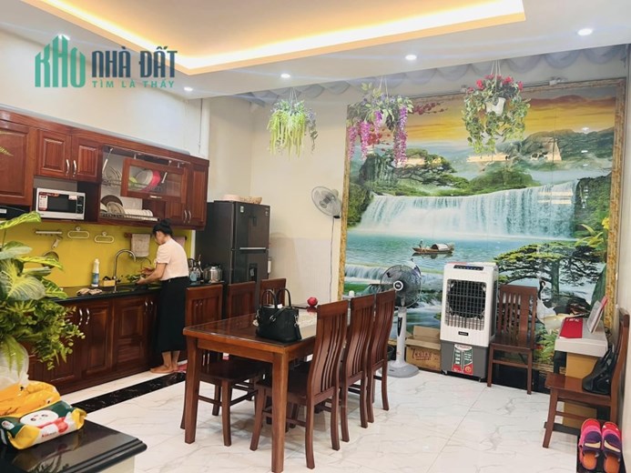 GIẢM CHÀO Chỉ 5,1 tỷ có nhà 5 tầng, DÂN XÂY CHẮC CHẴN, Ở NGAY Văn Khê
