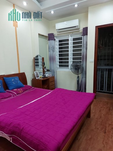 Bán nhà 57m2 phố Nghi Tàm, Tây Hồ Ô tô đỗ cổng 3.9 Tỷ