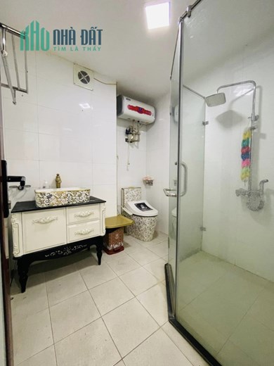 Bán nhà mặt phố Hào Nam, vị trí đẹp, nở hậu, kinh doanh đỉnh, 4 tầng, 45 m2,  17,3 tỷ.