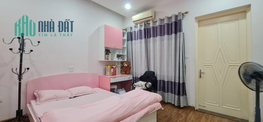Bán nhà Phố Nguyễn Văn Cừ, ô tô, full nội thất, 90 m2, nhĩnh 9 tỷ.