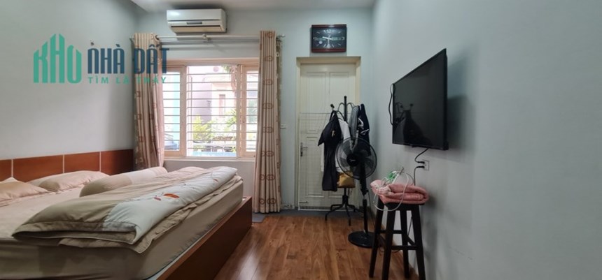 Bán nhà Phố Nguyễn Văn Cừ, ô tô, full nội thất, 90 m2, nhĩnh 9 tỷ.